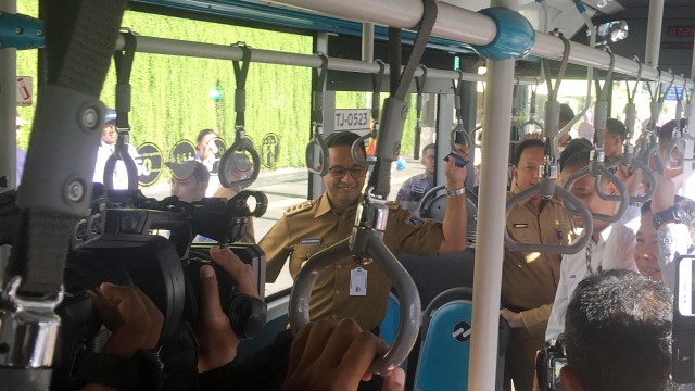 Gubernur DKI Jakarta, Anies Baswedan, Transjakarta