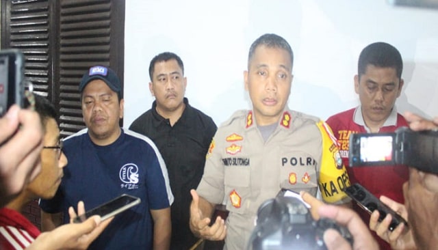 Kapolres Gowa, AKBP Shinto Silitonga saat konferensi pers penetapan tersangka WJ pembunuh staf UNM Makassar (Makassar Indeks).