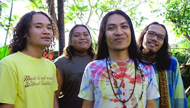 Made Indra (ujung kiri) bersama formasi asli Navicula Made Gembul (drummer), Robi (vocalis) dan Dadang (gitar)- IST