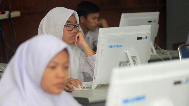 Ilustrasi UN SMA. Foto: ANTARA FOTO/Syifa Yulinnas