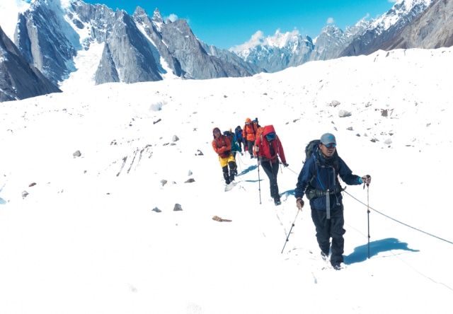 Cerita Lhakpa Sherpa, Wanita Perkasa Pencetak Rekor 10 Kali Mendaki Everest (6713)