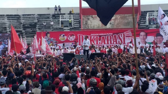 Capres 01 Jokowi hadiri kampanye terbuka di Jember, Jawa Timur. Foto: Paulina Herasmaranindar/kumparan