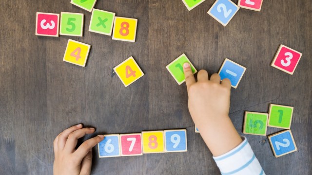 Ilustrasi anak belajar mengenal angka Foto: Shutterstock