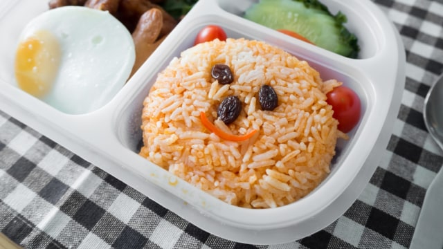 Nasi Tomat untuk bekal sekolah anak Foto: Shutterstock