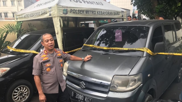 Konferensi pers terkait penangkapan komplotan pelaku pencurian 20 mobil rental di Polsek Kebayoran Baru. Foto: Dok. Polres Jakarta Selatan