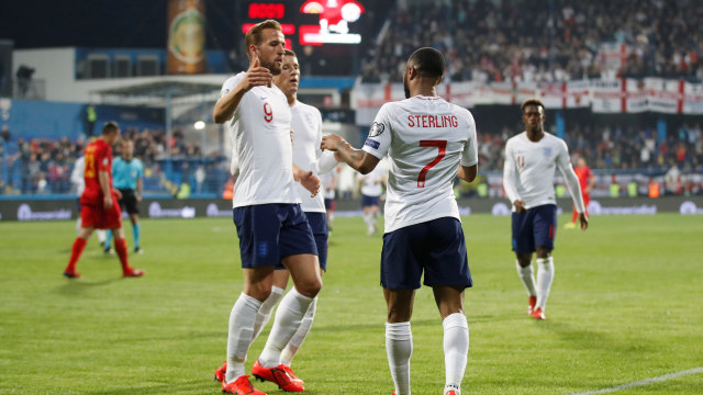 Pemain-pemain Inggris merayakan gol ke gawang Montenegro. Foto: Reuters/Carl Recine