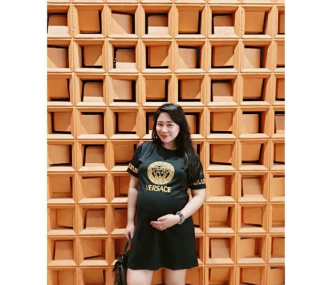7 Potret Manis Chikita Meidy saat Hamil hingga Melahirkan Anak Pertama (255097)