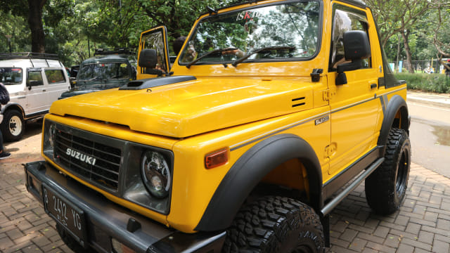Si Jangkung Suzuki Jimny Sierra 1984 | kumparan.com