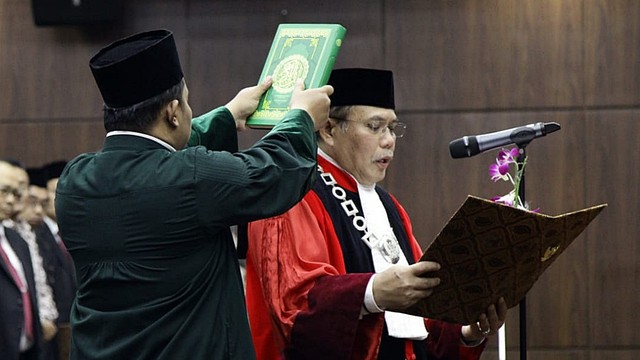 DPR Mendadak Copot Hakim MK Aswanto, Ini Awal Mulanya | Kumparan.com