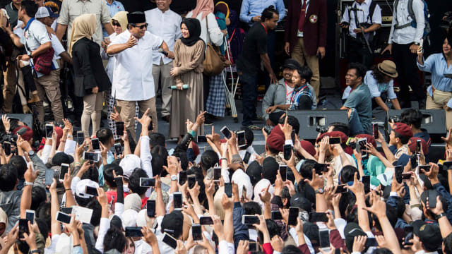 Aksi Jokowi dan Prabowo di Panggung Kampanye Akbar (10796)