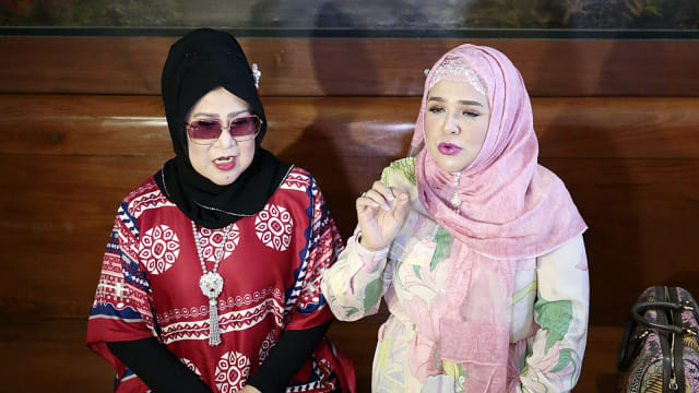 Elvy Sukaesih, Fitria Sukaesih, Konferensi Pers terkait pernikahan Dhawiya