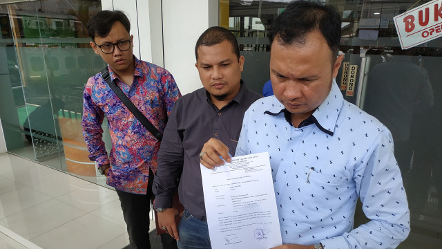 Tim kuasa hukum Ahmad Dhani mendatangi PN Jakarta Selatan untuk mengajukan kasasi, Selasa (26/3). Foto: Alexander Vito/kumparan