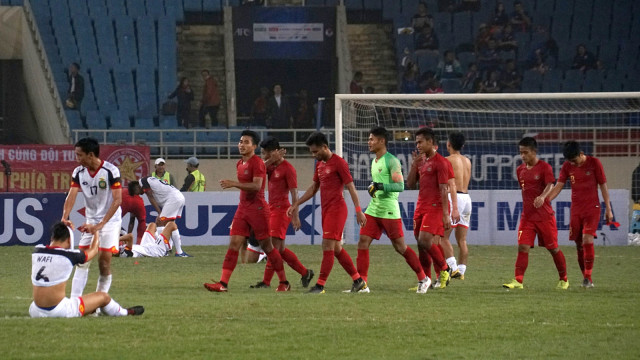Pemain Timnas U-23 Indonesia berjalan usai Pertandingan babak kualifikasi Piala Asia U-23 antara Indonesia vs Brunei Darussalam di Stadion My Dinh, Hanoi, Selasa (26/3). Foto: Nugroho Sejati/kumparan