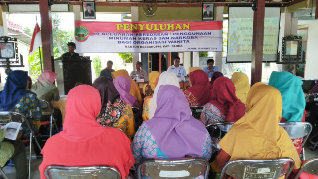 Penyuluhan tentang pencegahan peredaran dan penggunaan minuman keras dan narkotika, kepada organisasi wanita di Kecamatan Japah Blora. Selasa (26/03/2019).