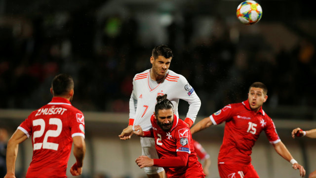 Proses gol kedua Morata di laga Malta vs Spanyol. Foto: REUTERS/Darrin Zammit Lupi