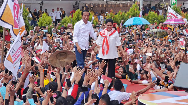 Calon Presiden nomor urut 01, Joko Widodo melakukan kampanye terbuka didampingi Iriana Jokowi di Pontianak, Kalimantan Barat. Foto: Dok. TKN Jokowi-Ma'ruf