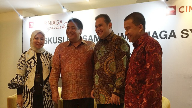 Direktur Syariah Banking CIMB Niaga, Pandji P. Djajanegara (kedua dari kanan) saat menghadiri Diskusi Bersama CIMB Niaga Syariah, Jakarta, Rabu (27/3). Foto: Selfy Sandra Momongan/kumparan