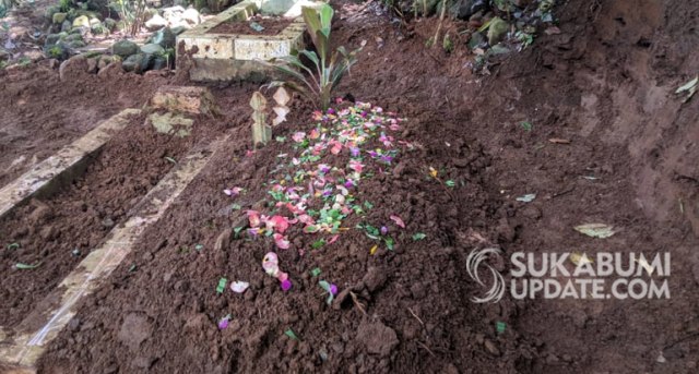 Makam Wawan Setiawan, sang pawang ular di Desa Cikaret, Kecamatan Sukaraja, Kabupaten Sukabumi. | Sumber Foto:CRP 1.