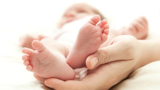 Manfaat Bedong untuk Bayi Baru Lahir (104469)
