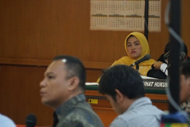 Bupati Bekasi non-aktif Neneng Hasanah Yasin dalam sidang suap perizinan Meikarta di Pengadilan Tipikor Bandung. (Ananda Gabriel)