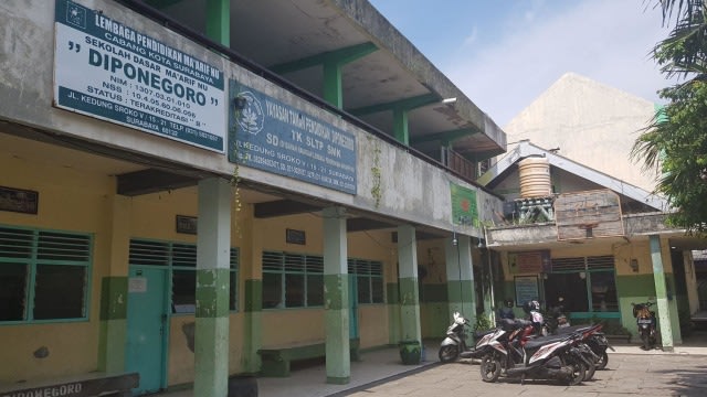 SMP di Surabaya