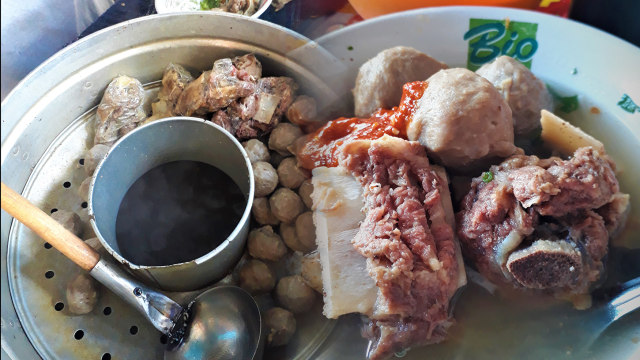 Bakso balung Pak Rebo, Bali. Foto: Azalia Amadea/Kumparan