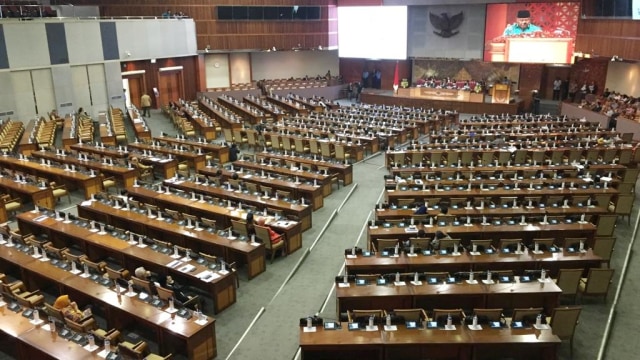 Rapat paripurna di DPR didominasi kursi kosong. Foto: Rafyq Panjaitan/kumparan