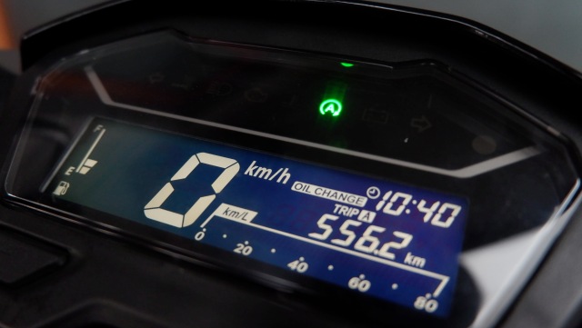 Indikator Idling Stop System pada Honda Vario yang menyala, menandakan sistem bekerja Foto: Aditya Pratama Niagara/kumparanOTO