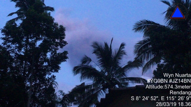 The ash from Mount Agung eruption seen above Batusesa village in Karangasem. (pasebaya agung)