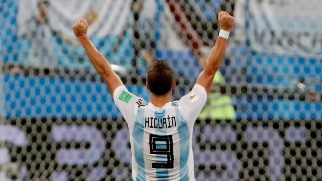 Gonzalo Higuain merayakan gol Timnas Argentina ke gawang Nigeria di Piala Dunia 2018. Foto: Jorge Silva/Reuters