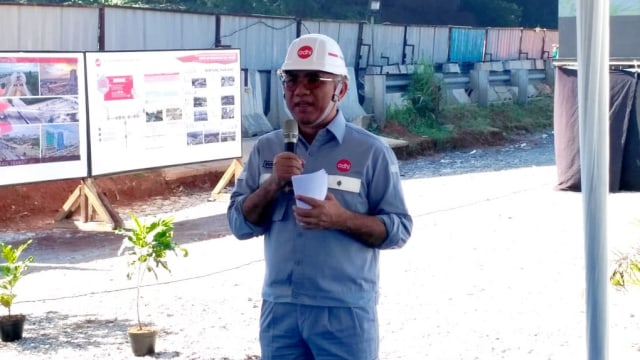 Direktur Utama Adhi Karya, Budi Harto memberikan sambutan Proyek LRT Jabodebek di Kawasan JORR Cikunir, Jakarta Timur, Jumat (29/3). Foto: Abdul Latif/kumparan
