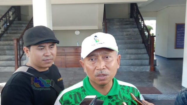 Ketua DPRD Kabupaten Tuban, Miyadi, saat memberikan keterangan pers, Jumat (29/03/2019)
