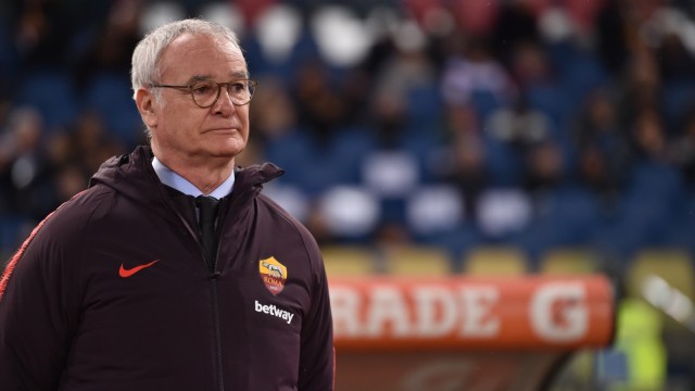Ranieri memimpin Roma di laga melawan Empoli. Foto: AFP/Andreas Solaro