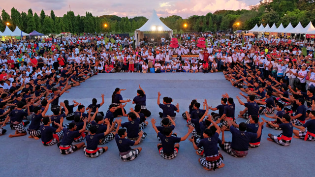 Pertunjukan Tari Kecak Uluwutu Terapkan Protokol Kesehatan, Penari Pakai APD (227000)