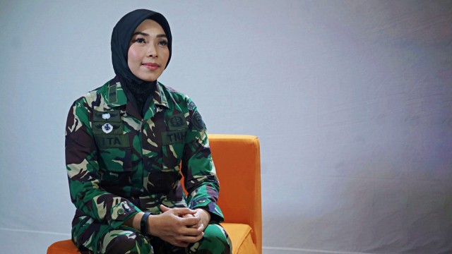 Anggota Korps Wanita Angkatan Darat, Rita Erna Mayasari. Foto: Jamal Ramadhan/kumparan