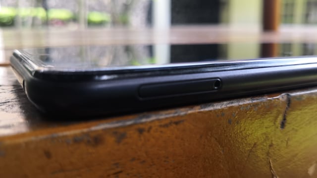 Slot SIM Card dan MicroSD Honor 8A. Foto: Muhamamd Fikrie/kumparan