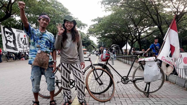 Indra dan Openg, Ontel Jakarta Timur di Konser Iwan Fals. Foto: Iqbal Firdaus/kumparan