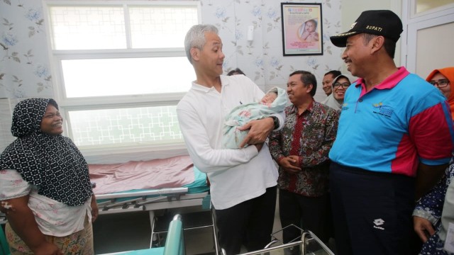 Ganjar Beri Nama Bayi Asal Rembang: Muhammad Joko Ma'ruf (15201)