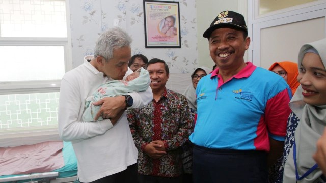 Ganjar Beri Nama Bayi Asal Rembang: Muhammad Joko Ma'ruf | kumparan.com