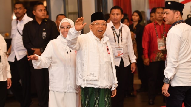 Cawapres no urut 01, Ma'ruf Amin (kanan), menghadiri Debat Ke IV Pilpres 2019 di Hotel Shangri-La, Jakarta Pusat, Sabtu, (30/3). Foto: ANTARA FOTO/Indrianto Eko Suwarso