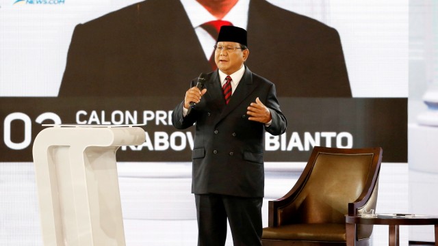 Capres no urut 02, Prabowo Subianto menyampaikan pendapatnya saat Debat Ke IV Pilpres 2019 di Hotel Shangri-La, Jakarta Pusat, Sabtu, (30/3). Foto: REUTERS/Willy Kurniawan