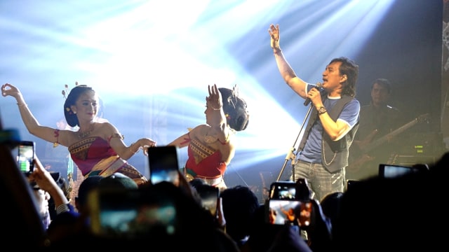 Aksi panggung KLa Project, Memorable Concert KLaboration di De Tjolomadoe Concert Hall, Karanganyar, Jawa Tengah