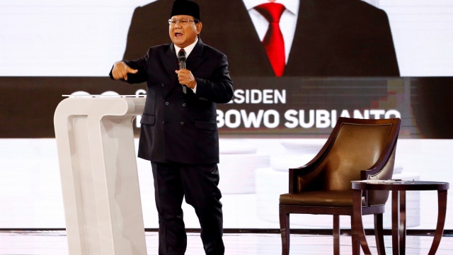 Capres no urut 01, Prabowo Subianto saat menyampaikan pendapatnya saat Debat Ke IV Pilpres 2019 di Hotel Shangri-La, Jakarta Pusat, Sabtu, (30/3). Foto: REUTERS/Willy Kurniawan