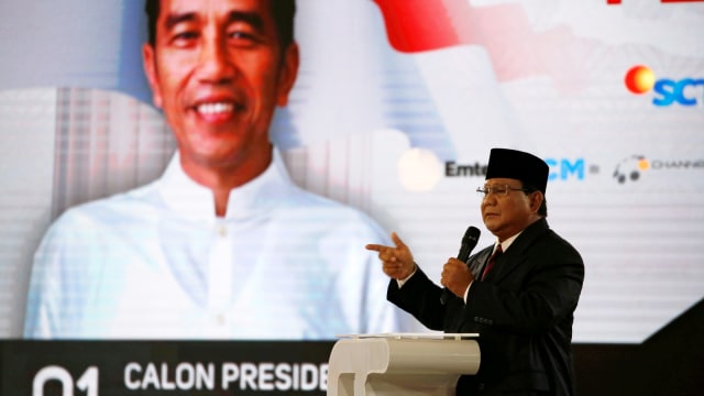 Capres no urut 01, Prabowo Subianto saat menyampaikan pendapatnya saat Debat Ke IV Pilpres 2019 di Hotel Shangri-La, Jakarta Pusat, Sabtu, (30/3). Foto: REUTERS/Willy Kurniawan
