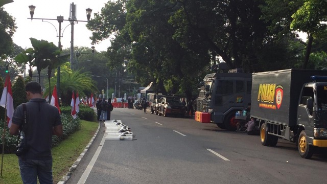Suasana pengamanan, Apel Siaga 313 di depan Gedung KPU di Jalan Imam Bonjol