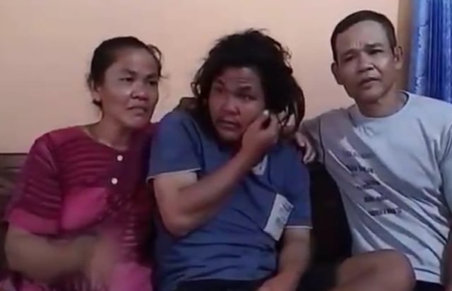 Karyono (tengah), warga Banyumas yang hilang selama 12 tahun dan ditemukan hilang ingatan di Telaga Ranjeng. Foto: gbr.