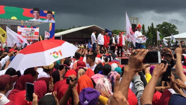 Capres 01 Jokowi kampanye di Kabupaten Gowa Sulawesi Selatan. Foto: Rafyq Alkandykumparan