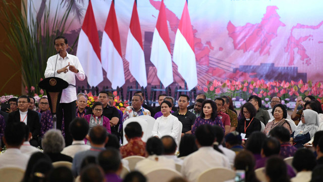 Presiden Joko Widodo memberikan sambutan ketika menghadiri silaturahmi dengan peserta Konferensi Gereja dan Masyarakat (KGM) X Persekutuan Gereja - Gereja di Indonesia (PGI) Tahun 2019 di Manado, Sulawesi Utara, Minggu (31/3/2019). Foto: ANTARA FOTO/ Wahyu Putro