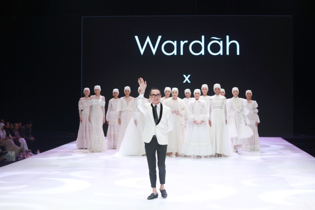 Barli Asmara di Indonesia Fashion Week 2019. Foto: dok. Wardah