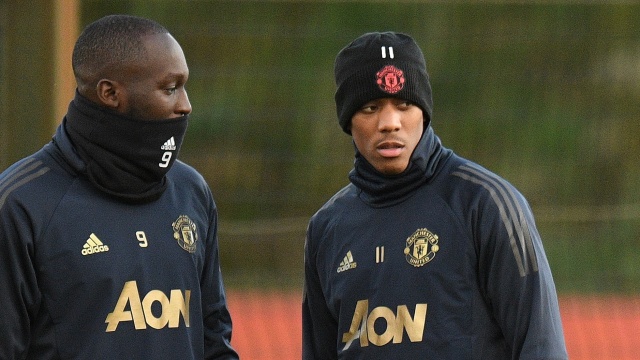 Romelu Lukaku (kiri) dan Anthony Martial dalam sesi latihan United. Foto: Oli SCARFF / AFP